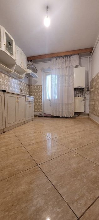 Apartament 3 camere in Onesti, zona de jos, etaj 2.
