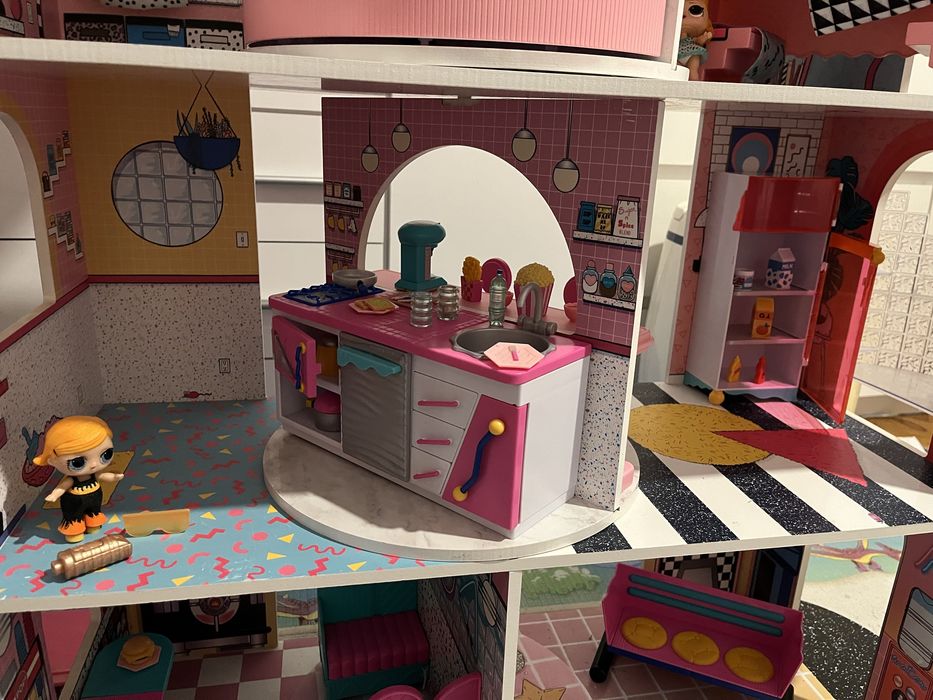 Дървена къща LOL surprise с 6 въртящи се стаи