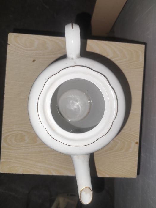 Продам чайник фарфоровый большой