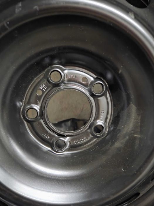 Продавам джанта  и подарявам гуми