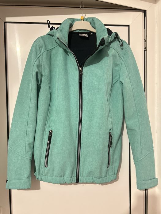 Дамско яке тип ветровка с поларна подплата