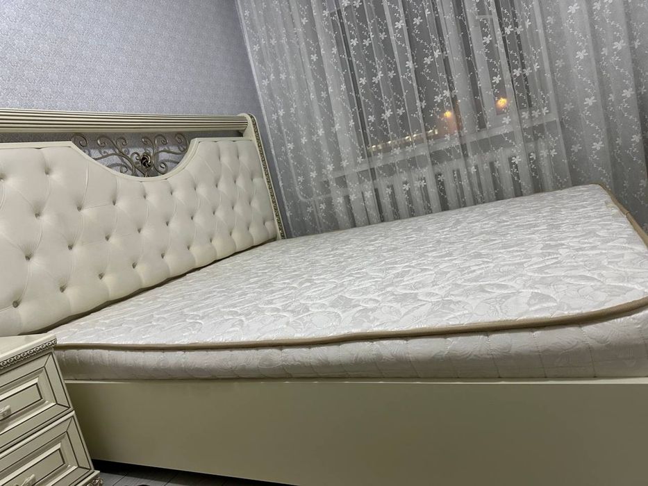 Продам кровать вместе с тумбочками