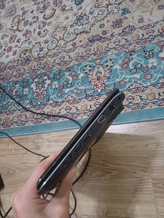 Ноутбук  тошиба  работает