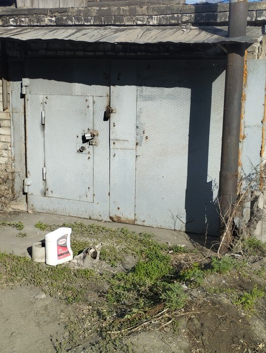 Продам гараж на Спартаке 1 миллион тенге.