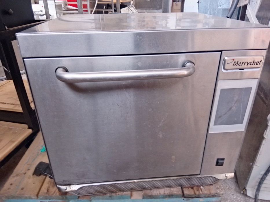 Продава се професионална фурна Merrychef Eikon e3