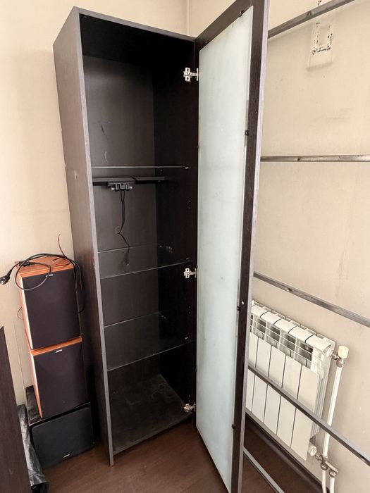 Шкаф с осветление + етажерка