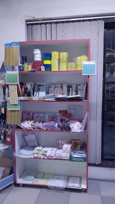 Полки, витрины, шкафы