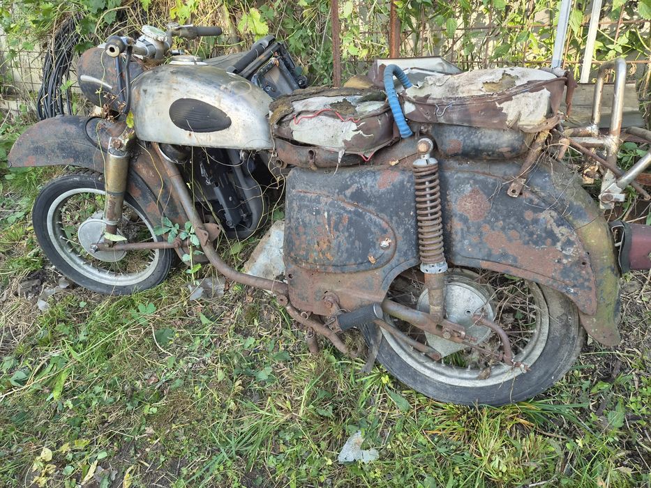 Motocicleta mz veche-piesa de muzeu