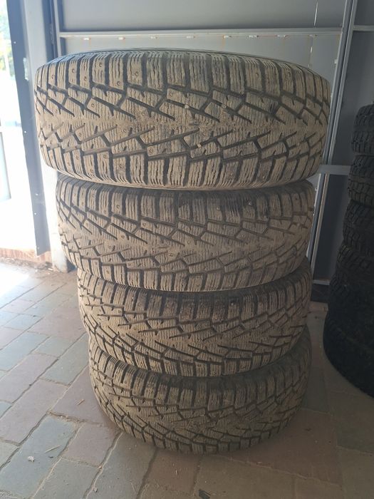 Продам комплект зимней резины 265/65 R17