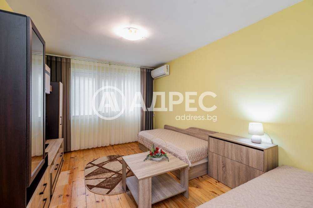 Тристаен апартамент, кв. Колхозен пазар, гр. Варна