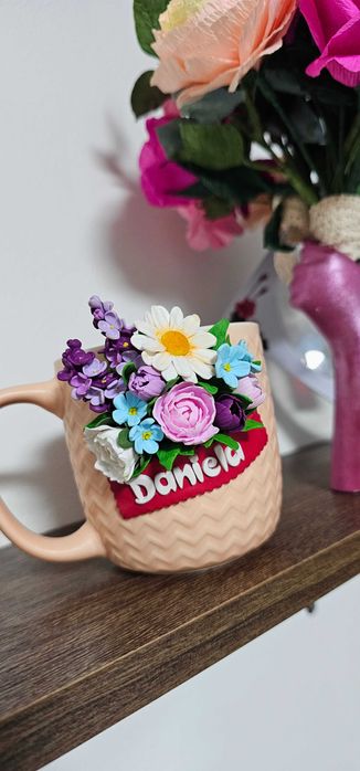 Cana personalizata cu mix de flori din lut polimeric
