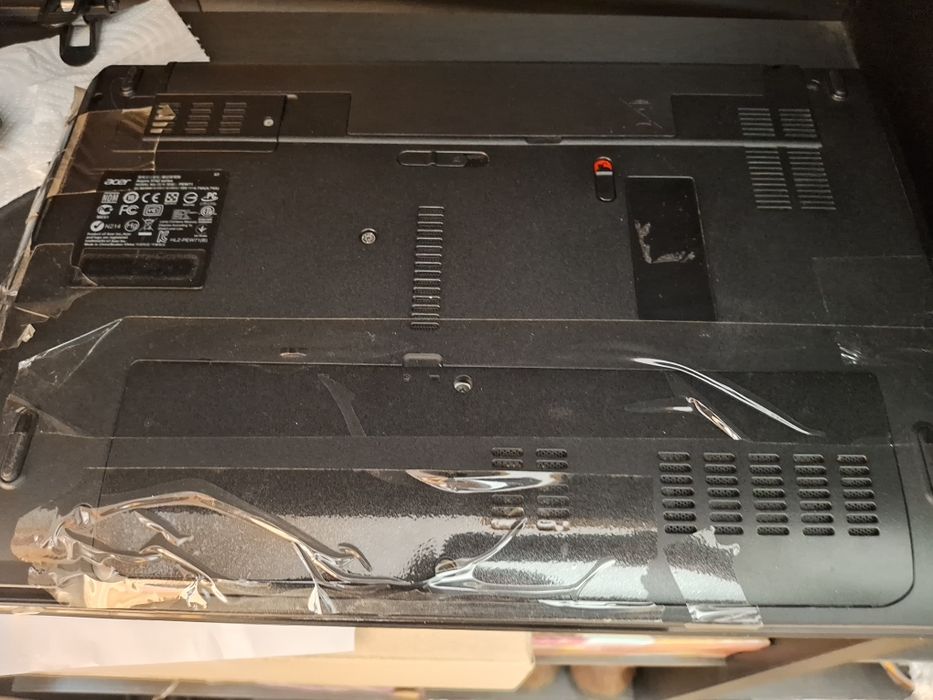 Laptop defect   pentru piese Acer 5742g