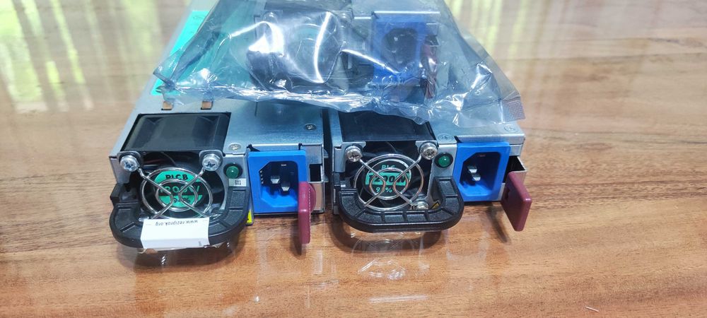 Продавам работещи сървърни захранване HP 1200W