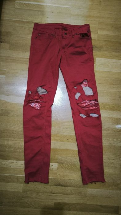 Blugi roșii custom cu model