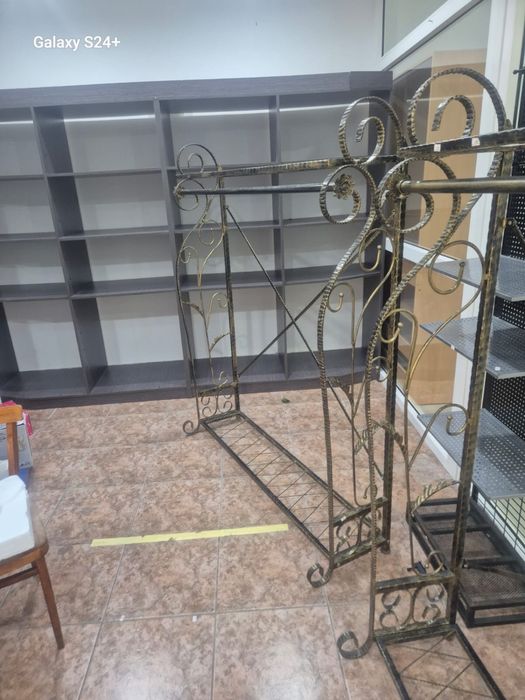Продам металлические стойки