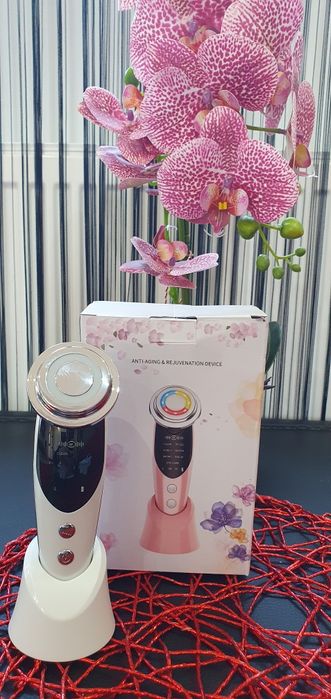 Aparat profesional pentru intinerirea pielii 7 în 1