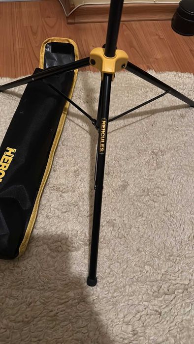 Стойка за партитури Hercules 3-Section сгъваем + чанта като нова