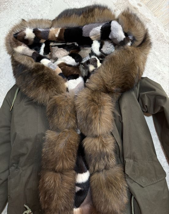 Парка полностью натуральная срочно !