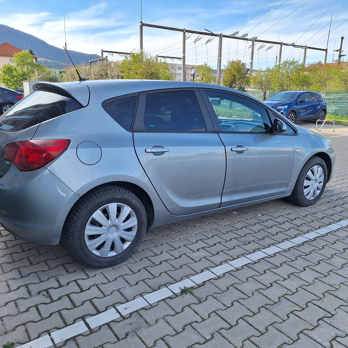 Opel astra j benzină