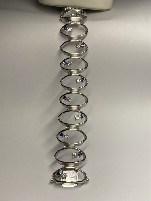 Bratara aur alb cu diamante si safire