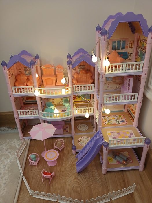 Продаётся кукольный домик
