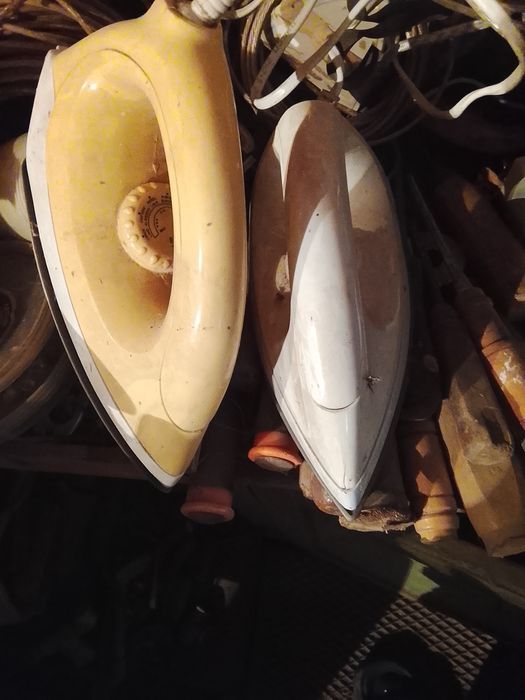 Продам утюги по 1000