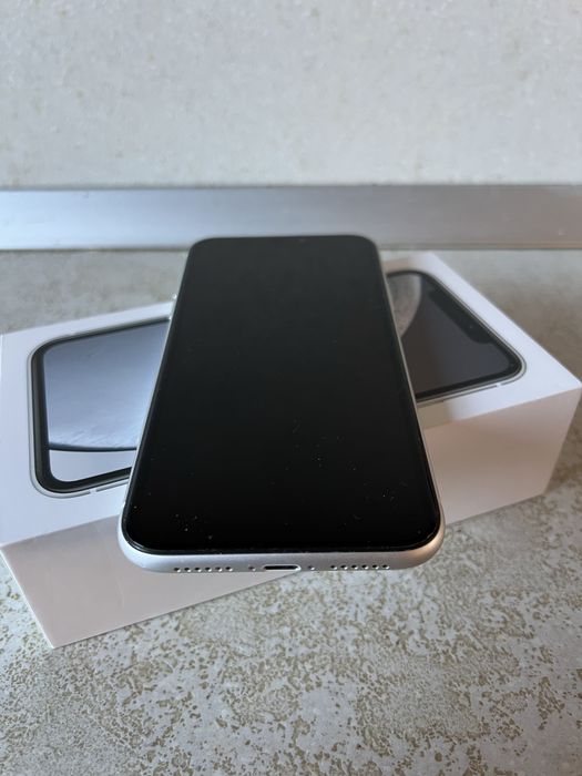 iPhone XR 128GB бял – работещ,  кутия + зарядно