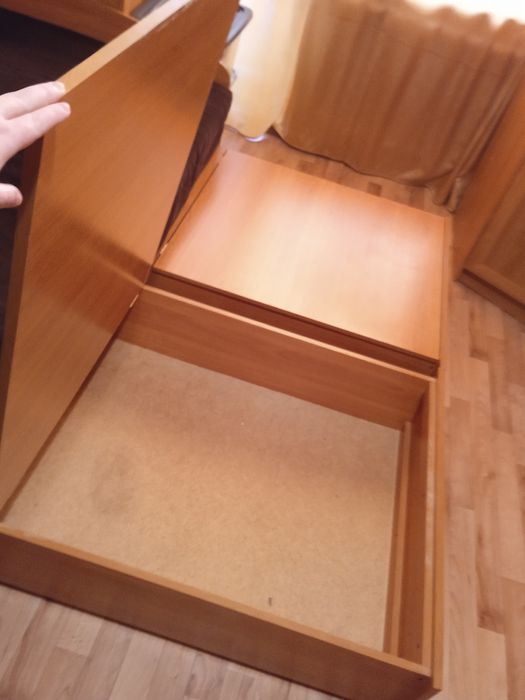 Продается спальный гарнитур