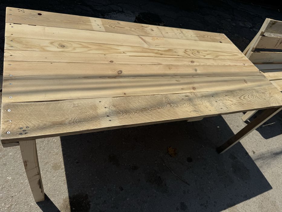 Дървена маса + 2 пейки