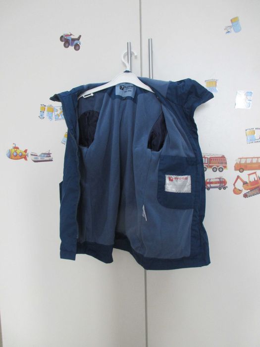 Куртка- ветровка с капюшоном