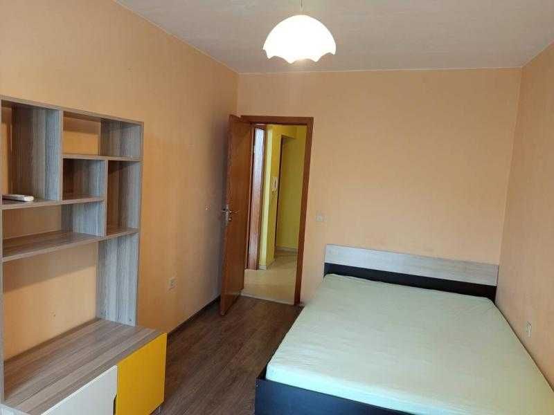 Дава се под наем Двустаен апартамент в Бургас, Славейков - 75 кв.м за 408 € - Снимка #3