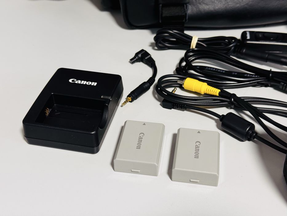 Kit complet-aparat foto CANON Eos 450D,obiectiv 18-55mm + accesorii