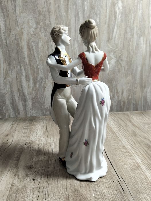 Пара фарфоровая.