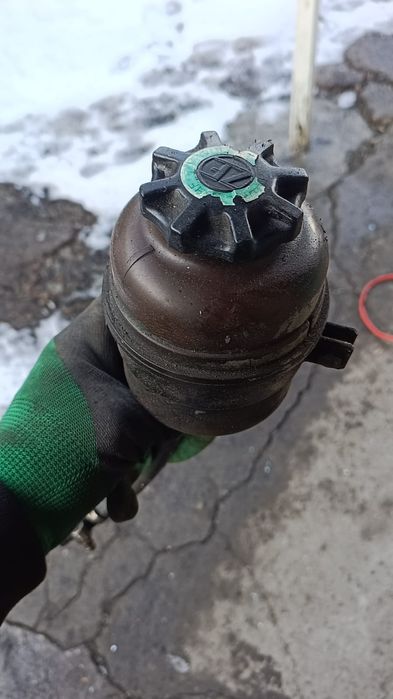 Бачок Гура БМВ е34