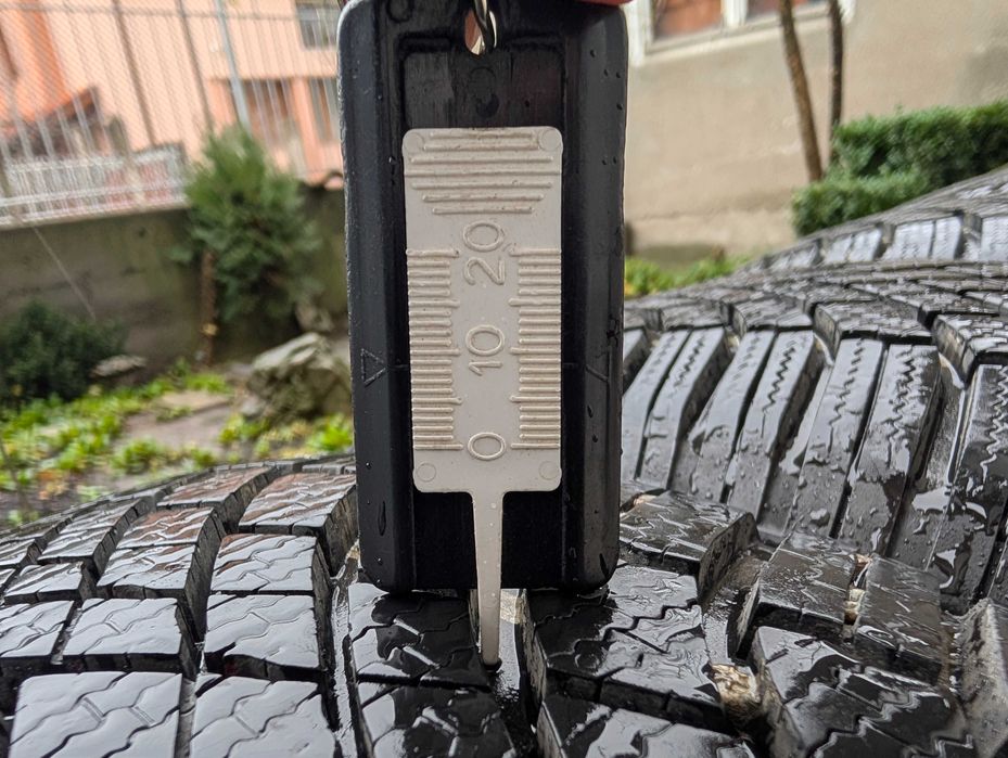 Зимни гуми Bridgestone Blizzak 205/60/16, DOT 2624, грайфер 8мм.