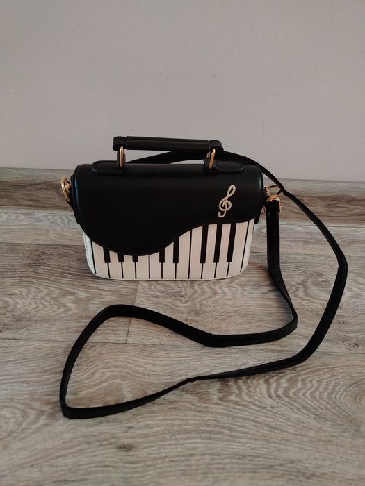 Мини сумка с длинным ремешком