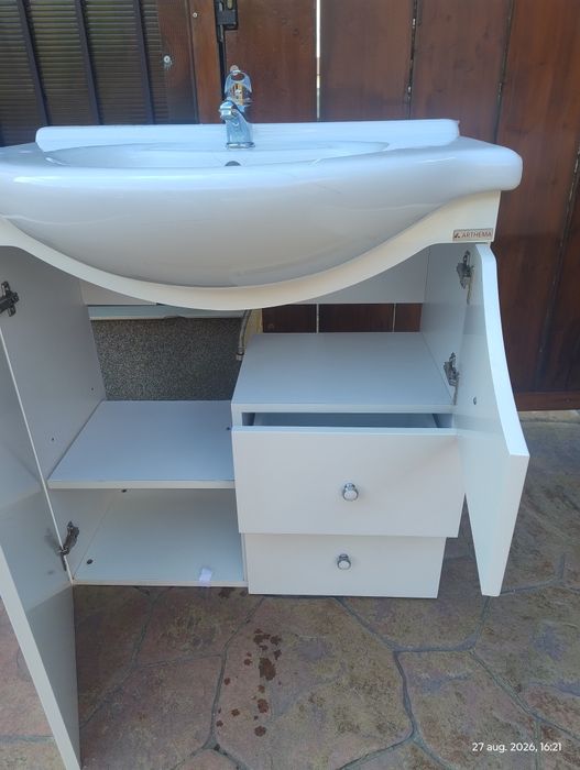 Mobilier + Lavoar.