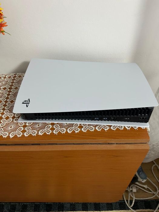 PlayStation 5 Digital clasic + un controller.