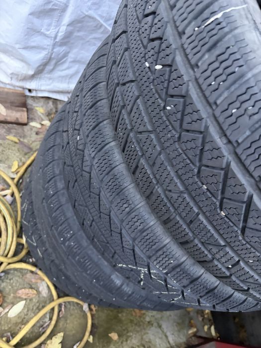 Anvelope iarna 4 bucati in stare buna  235/55/19
