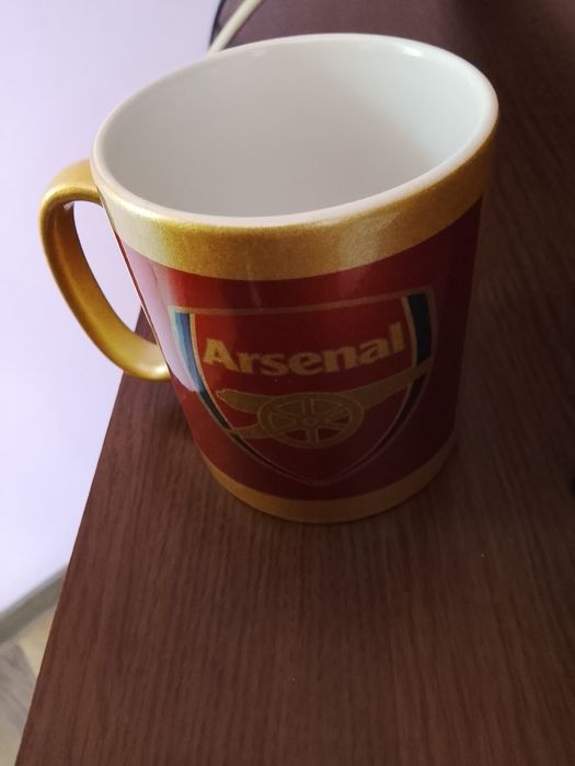 Vând cana personalizata Arsenal