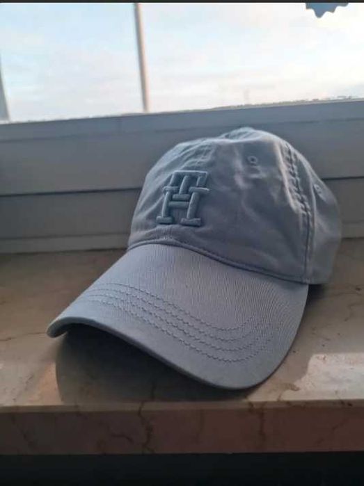 Оригинална шапка Tommy Hilfiger