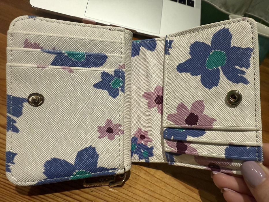 Дамско портмоне Parfois – компактно, флорален десен