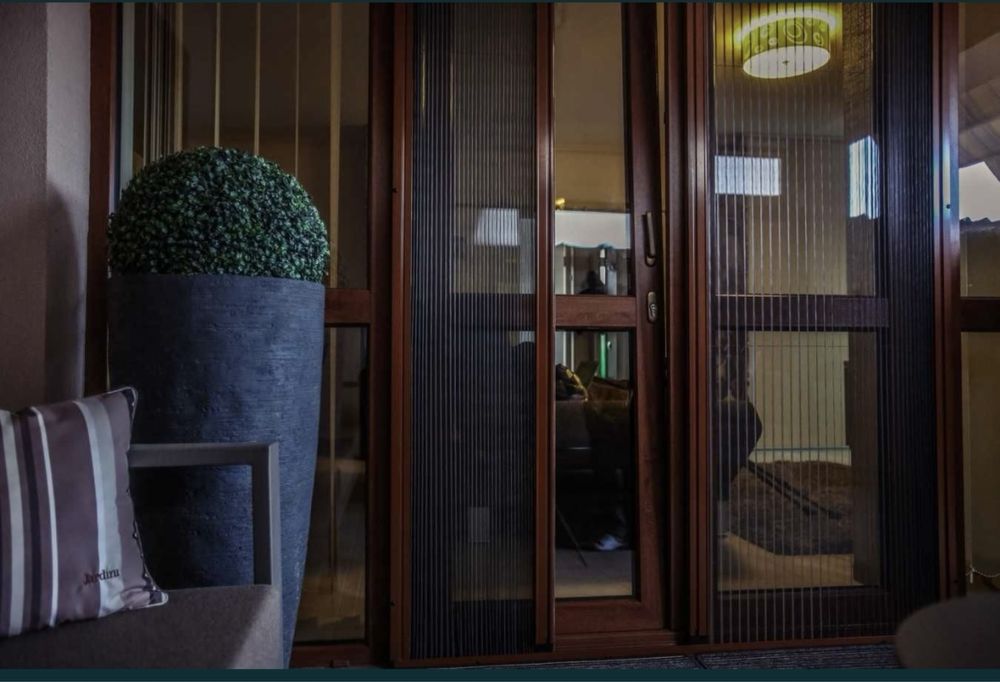 Plase Insecte la comandă