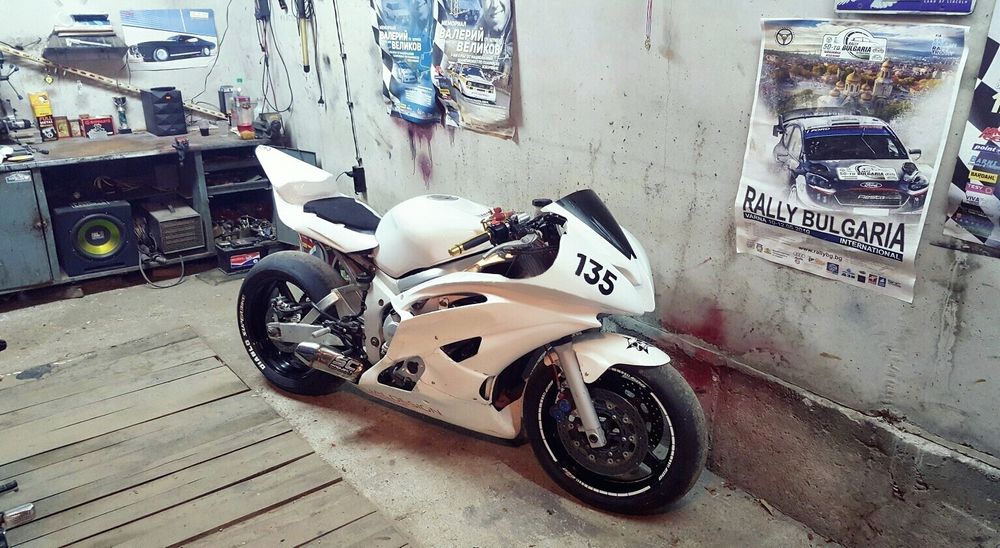 Yamaha R6 track bike