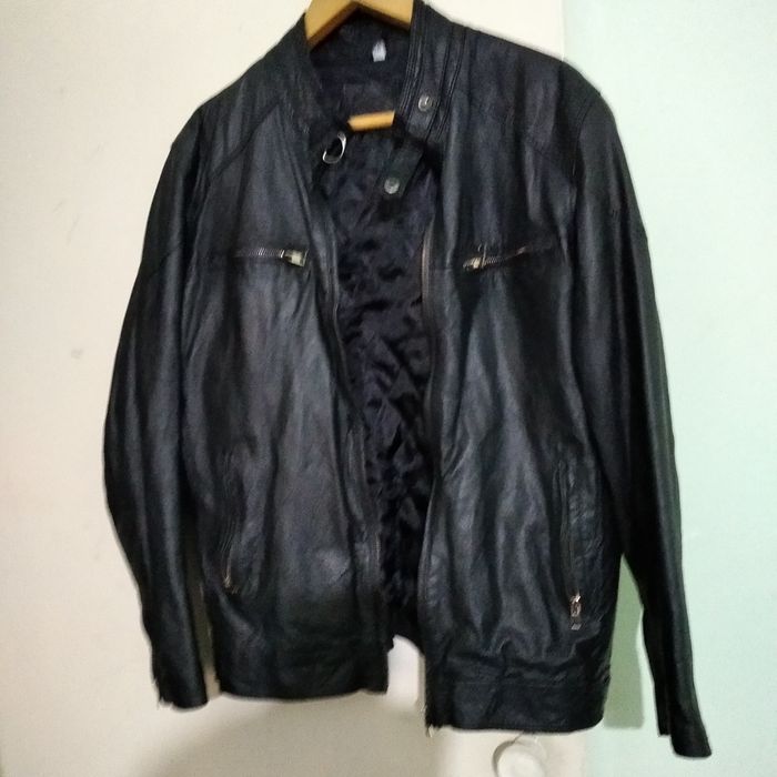 Продам кожаные куртки .