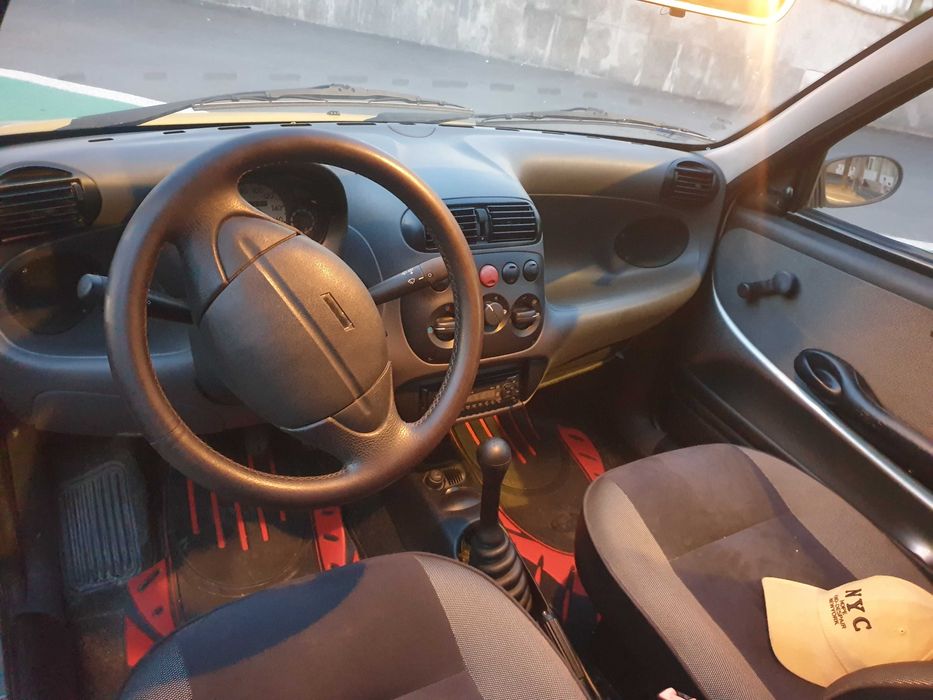 Fiat Seicento galben cu gri
