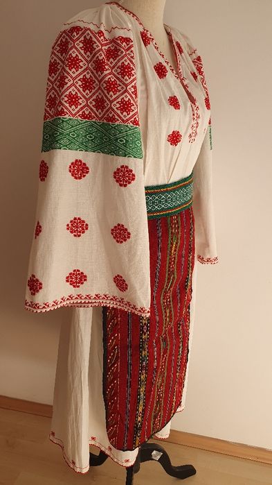 REDUCERE PRET 30%! Costum popular (ie/camasa cu poale, catrinte/sortur