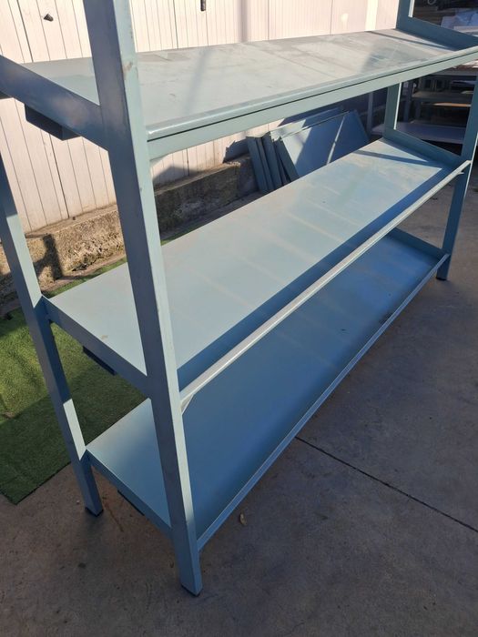 Метален стелаж за инструменти