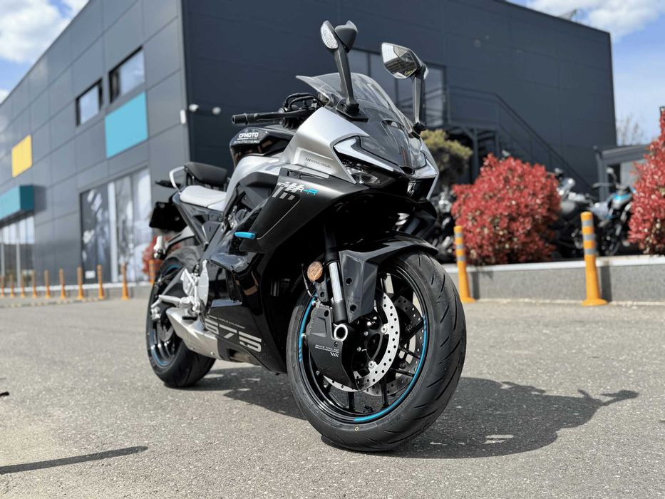 Motocicleta CFMOTO 675SR R '26