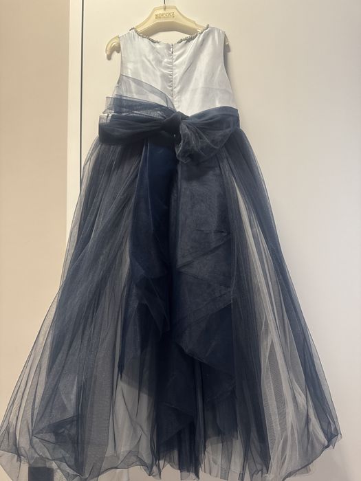 Платье нарядное на 6-8 лет